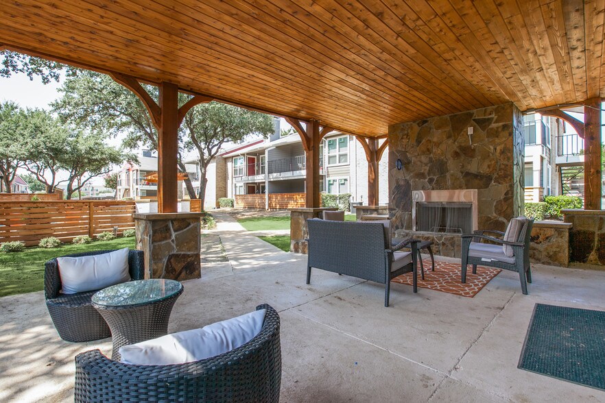 The Residence on Lamar Apartments For Rent in Arlington, TX