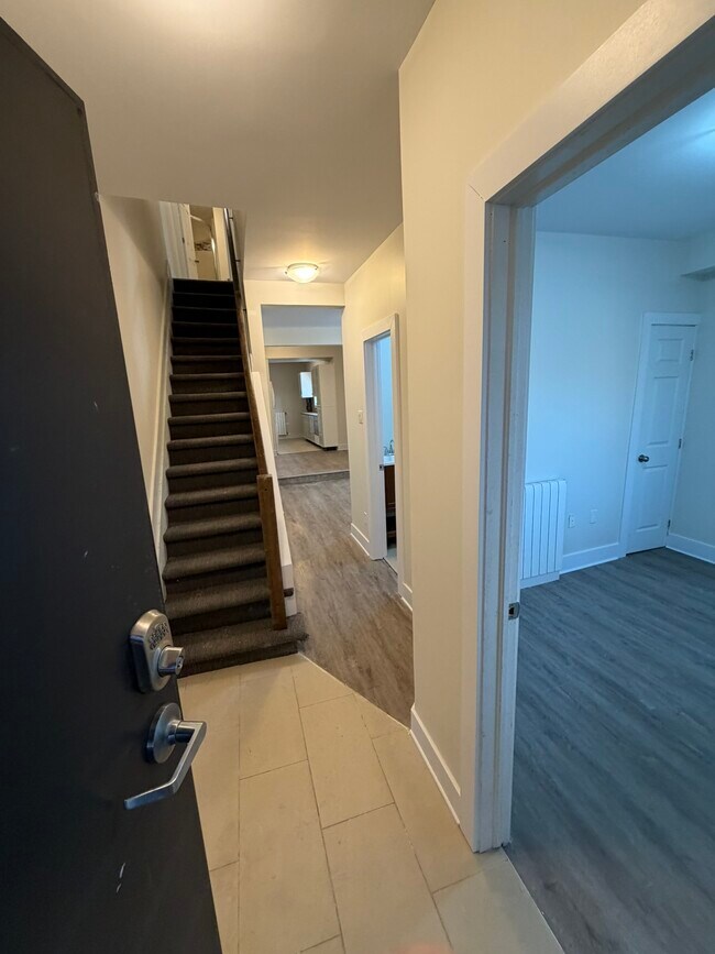 Photo - 466 Nelson St