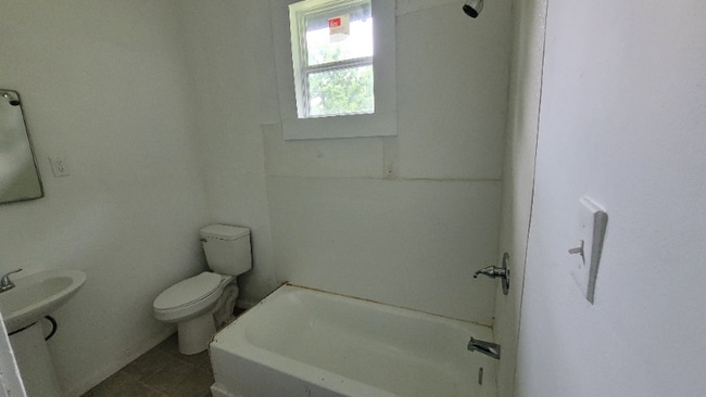 Photo - 211 Crockett St