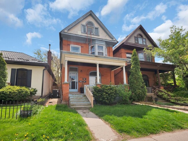 Building Photo - 305 Charlton Ave W Unit 2