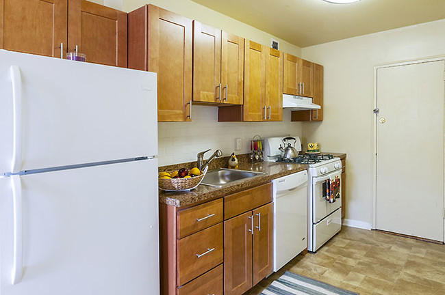 Upgraded Kitchen - Metropolitan Wynnefield Apartments