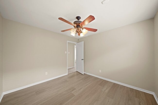 Photo - 6355 Northland Dr