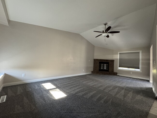 Photo - 2328 W Seneca Dr Townhome