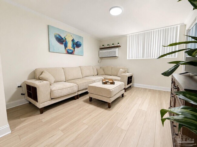 201 S Stillman St Unit 212