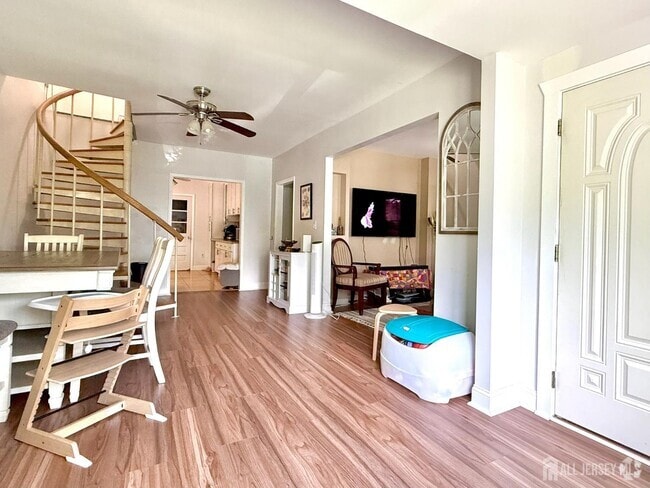 Building Photo - 265 S 8th Ave Rental