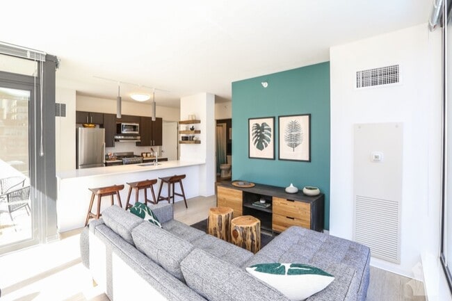 Photo - 143 W Superior St