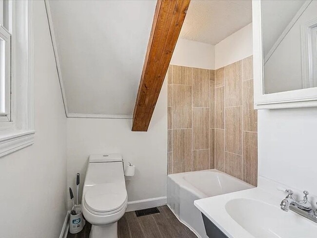 Photo - 4 Bedroom in College area!