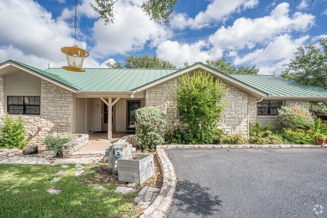 Building Photo - 300 Poker Chip Rental