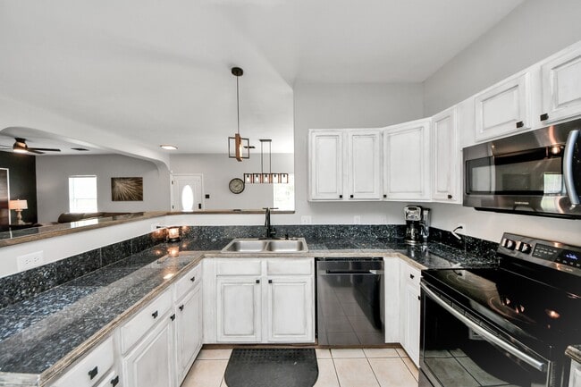 Building Photo - 1603 Dove Run