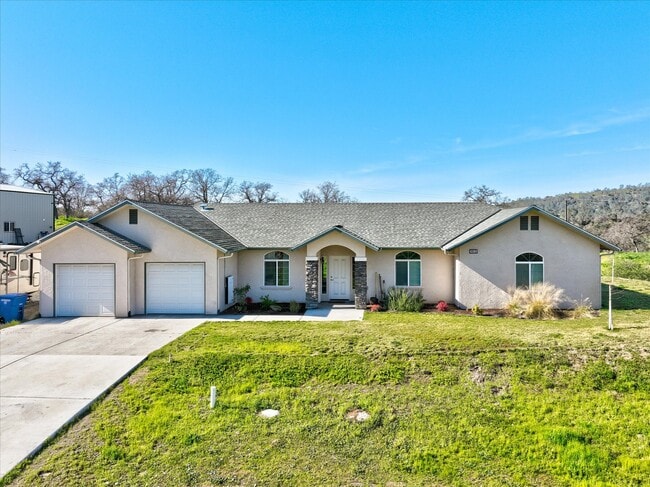 Building Photo - 30535 Rd 400