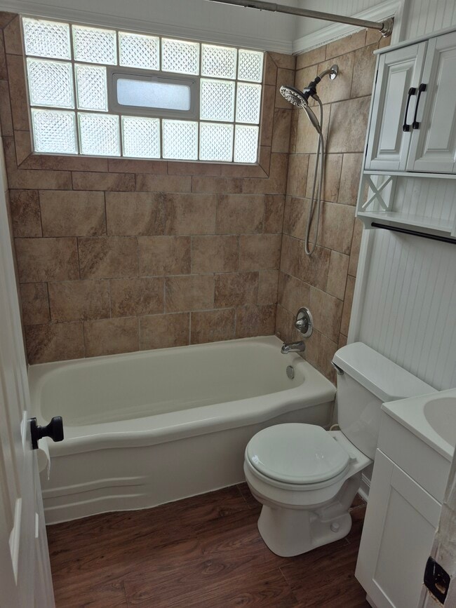 Photo - 1213 Lawrence Ave