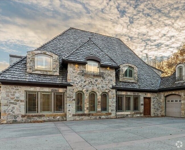 Building Photo - 4900 Marilyn Dr Rental