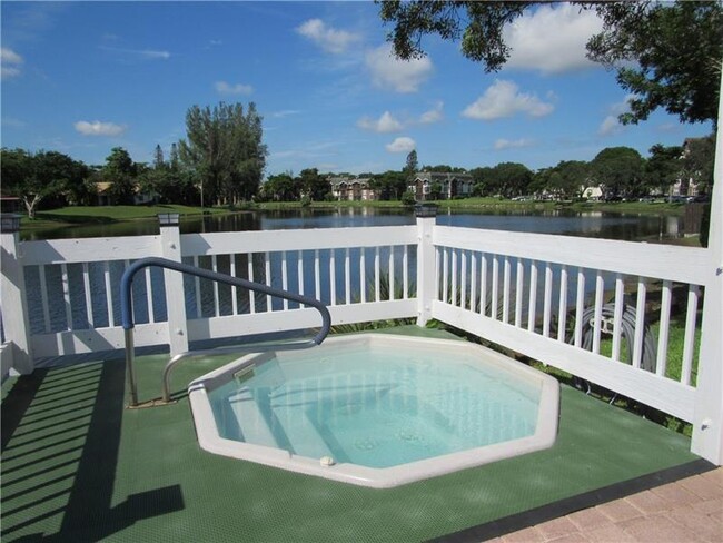 Photo - 3670 Inverrary Dr Unit 1V