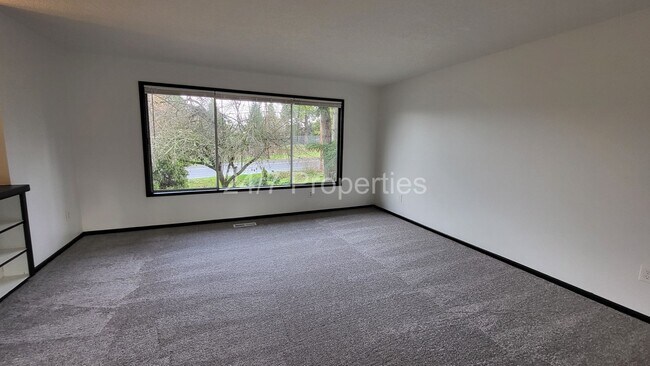 Photo - 3BD I 2BA Home w/ Large Yard - Beaverton!