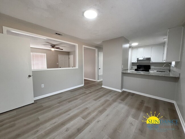 Photo - Charming 3 Bedrooms Home in Crestview, a must see at a great price!