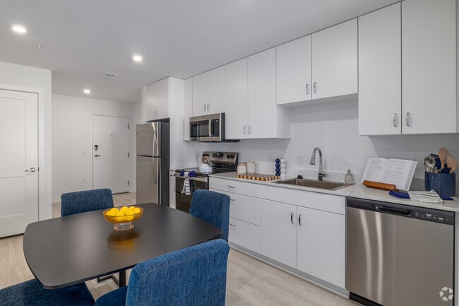 2BR, 2BA - 1,027SF - Kitchen - The Henry