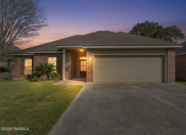 Building Photo - 236 Shadowbrush Bend
