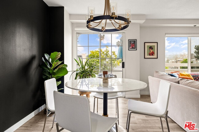 Photo - 252 W Spazier Ave Unidad F