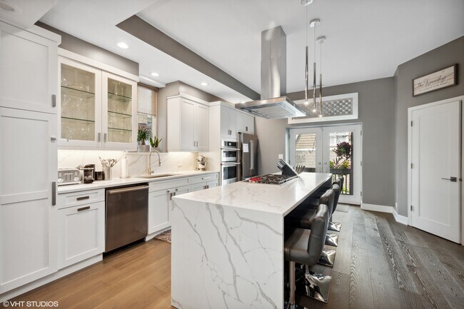 Photo - 1624 N Claremont Ave Unit 1