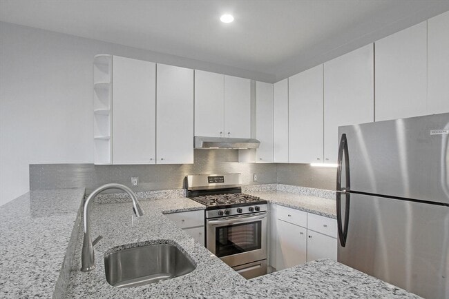 Photo - 140 Boylston St