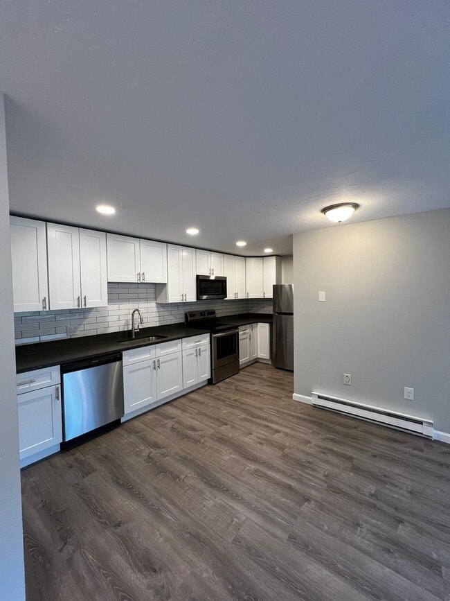 Building Photo - 437 Sunderland Rd Rental