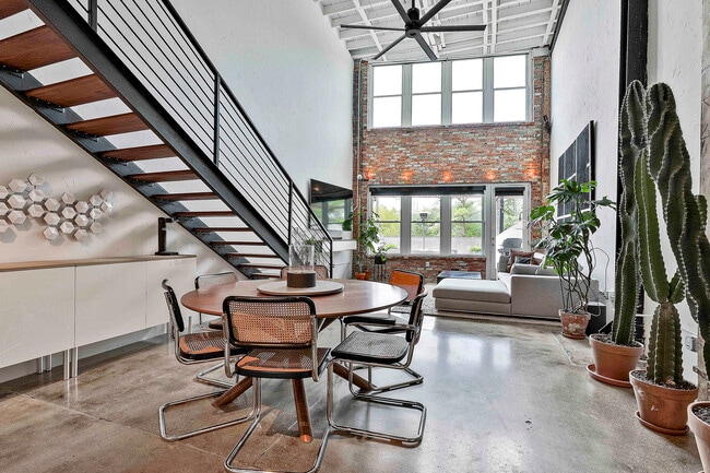 Building Photo - 675 Greenwood Ave NE