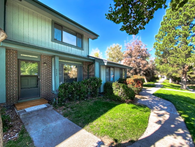 Building Photo - 2282 S Oakland Way Rental