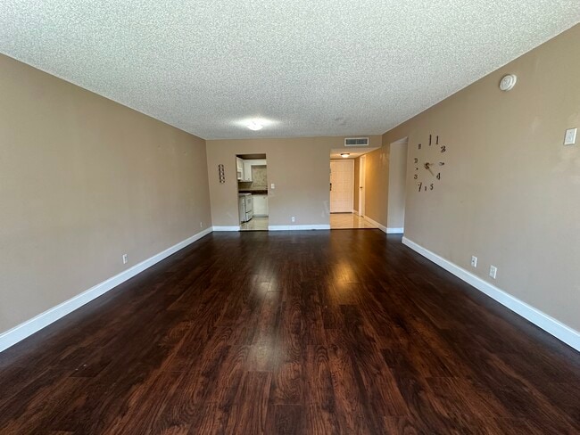 Building Photo - 4158 Inverrary Dr Unit 309
