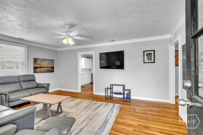 Photo - 404 E 66th St