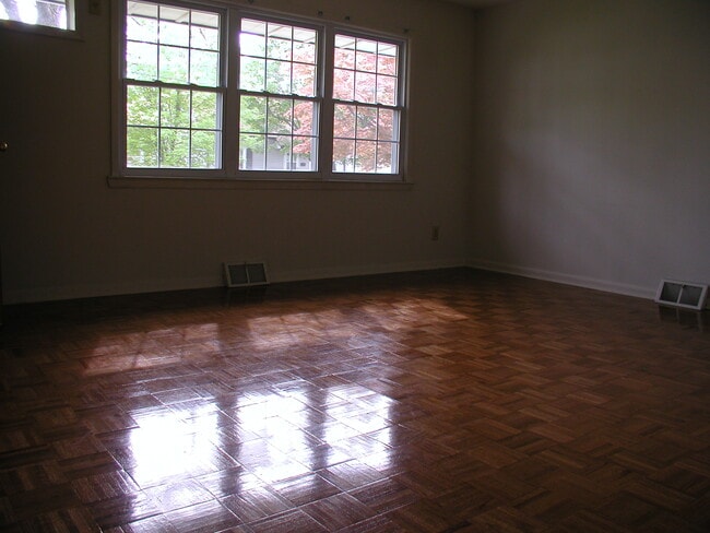 Photo - 29 Knapp Ave