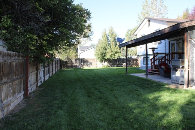 1322 Bluebird Ln