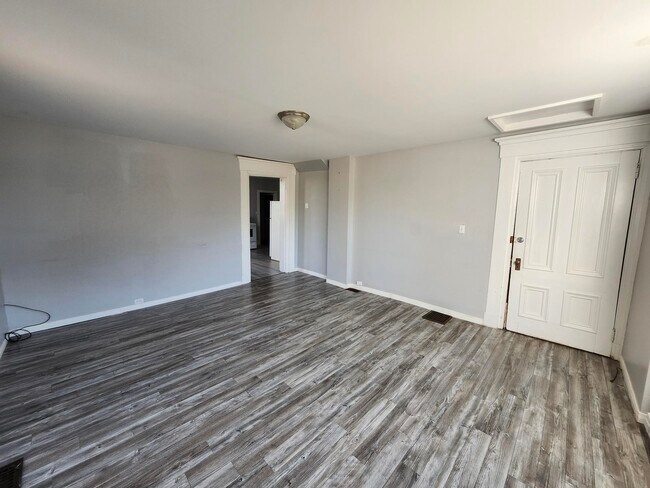 Photo - 918 Main St Unit 2