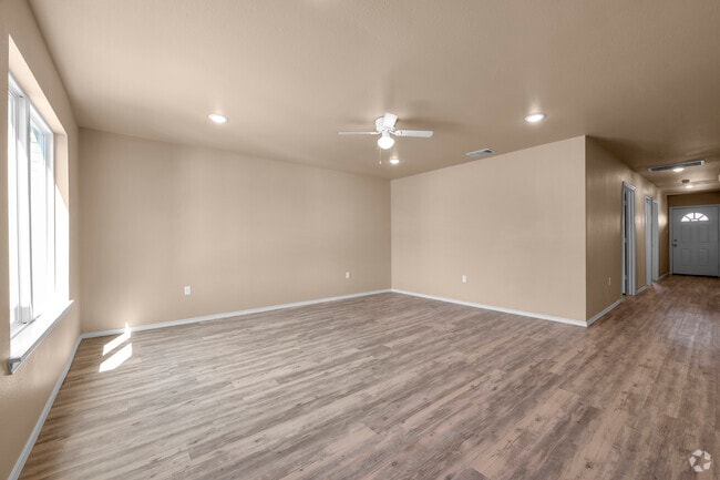 Redwood - 3 beds, 2 baths, 1,200 sq ft