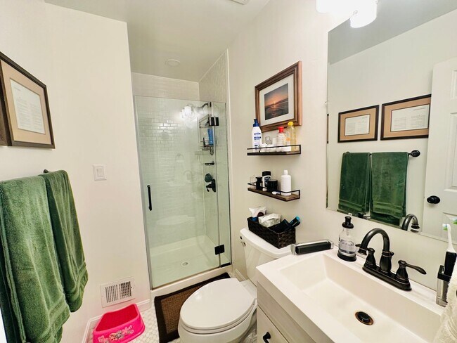 Photo - BEAUTIFULLY UPDATED TOWNHOME IN FAIRFAX!