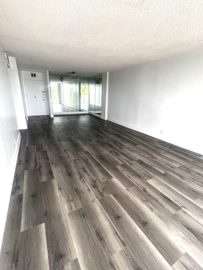 Photo - 2450 NE 135th St Unidad 209
