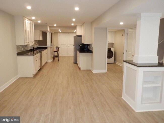 Photo - 830 Santmyer Dr SE