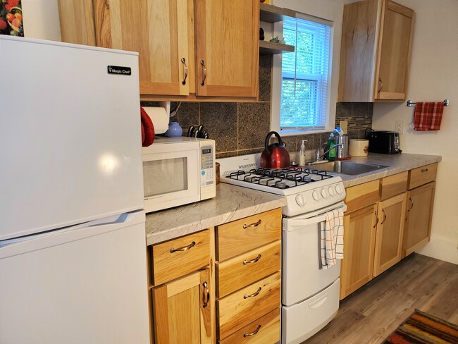 Photo - 204 E 3rd Ave Unidad 3