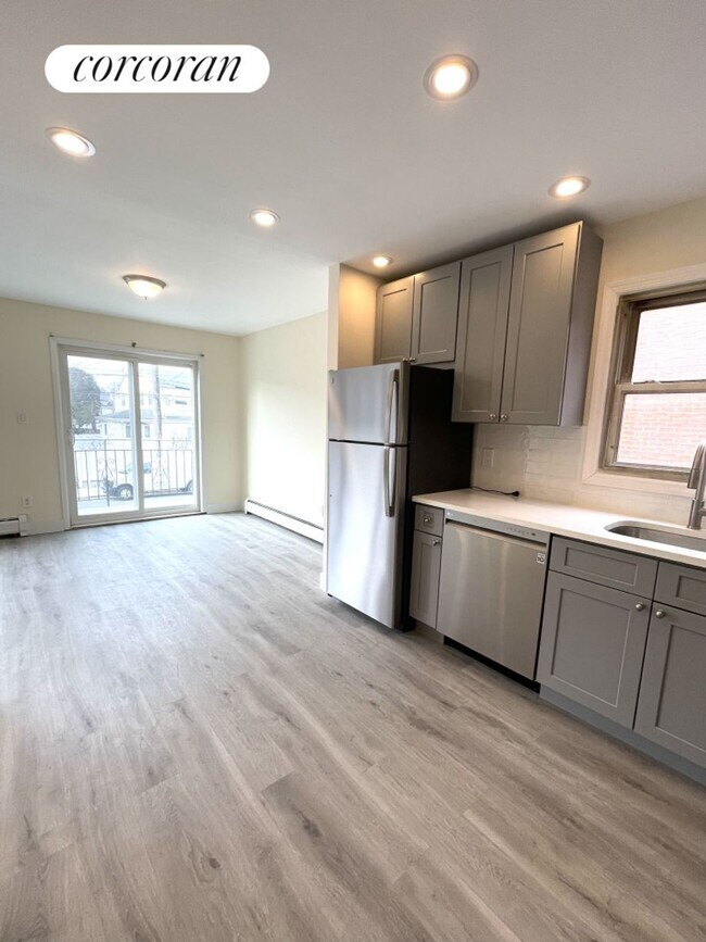 Photo - 15-35-35 209th St