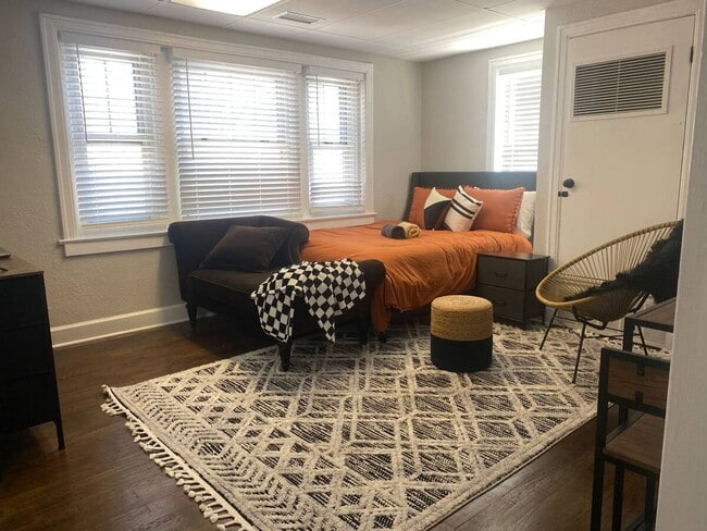 Photo - Windsor Manor