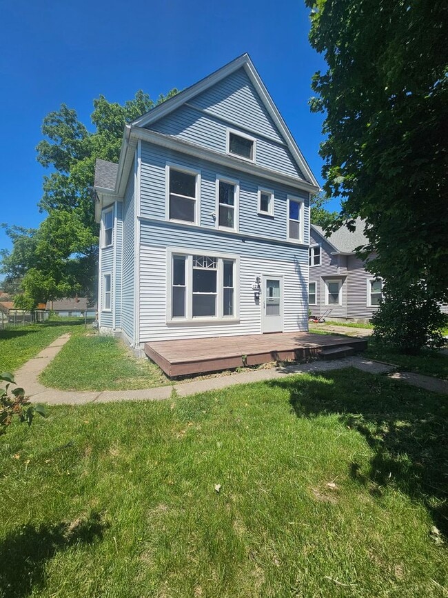 Building Photo - There is a $25 fee for the application and everyone over 18 needs to fill out their own application.