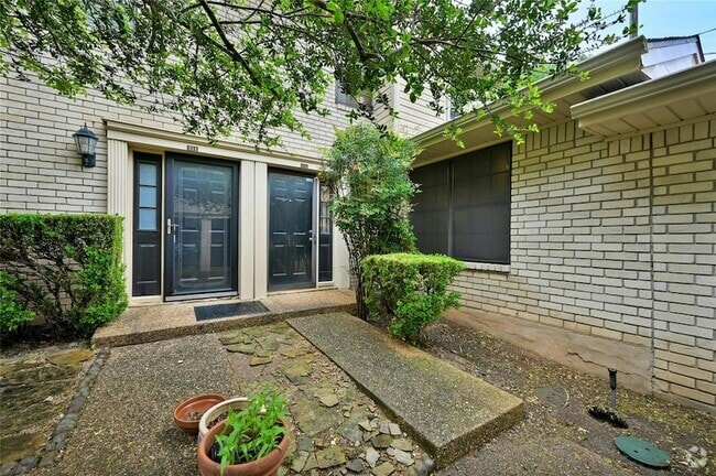 Building Photo - 8400 Jamestown Dr Unit 216 Rental