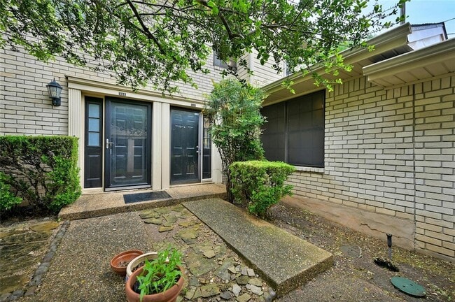 Building Photo - 8400 Jamestown Dr Unit 216 Rental