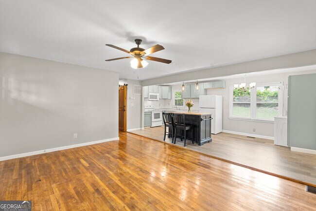 Photo - 2161 Rochelle Way