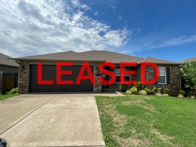 Beautiful Home In Centerton, LAWN MAINTENA... - Beautiful Home In Centerton, LAWN MAINTENA...