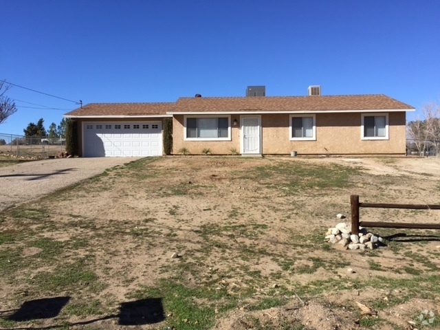 Building Photo - 3 BEDROOM, 2 BATHROOM HOME IN VICTORVILLE....