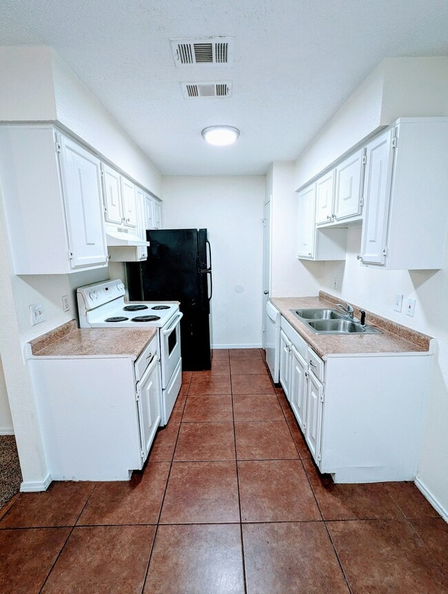 Photo - 8109 Foxfire Ln Unidad C