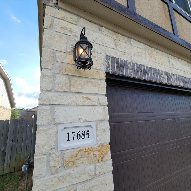 Photo - 17685 Martin Crk Ln