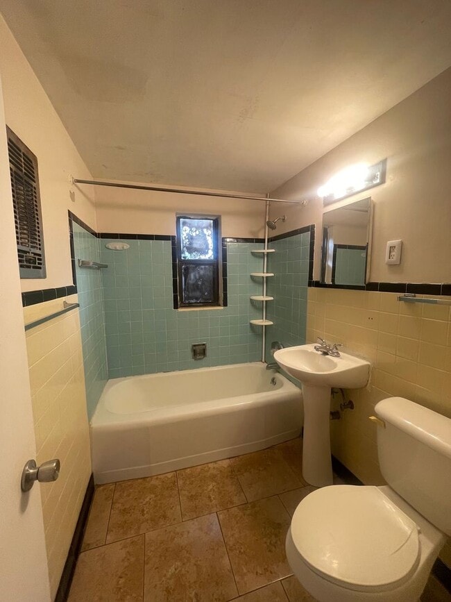 Photo - 2 Bed 1 Bath Home | Carport | Pet Friendly with Fenced Yard | Washer Dryer Hook Ups | Section 8 W...