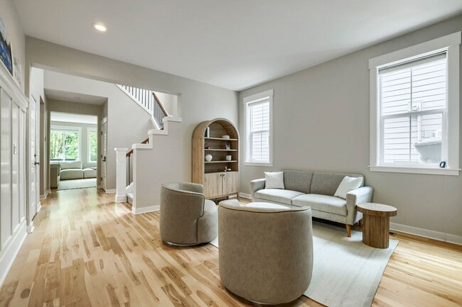 Photo - 5bd/3.5ba Bellevue Hoome