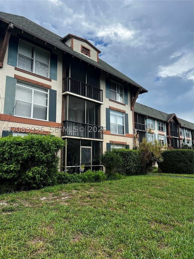 3720 Inverrary Dr Unit 1W